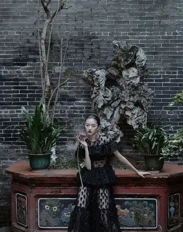 杜鹃冷色调照片犹如新生,旗袍装扮演示古典美,色彩鲜明百媚生