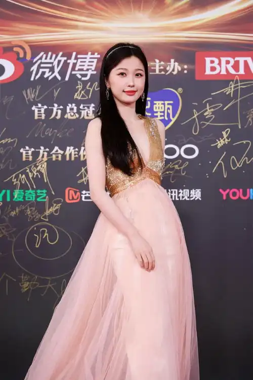 组图2023微博之夜盛典举行杨幂刘诗诗肖战王一博等亮相
