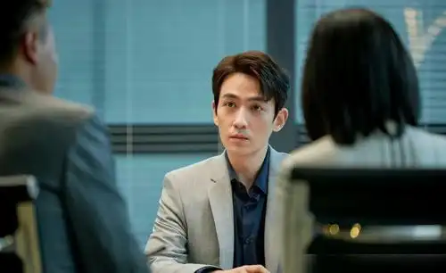 不畏浮云遮望眼,乱云飞渡仍从容,小笼包与朱一龙一路同行