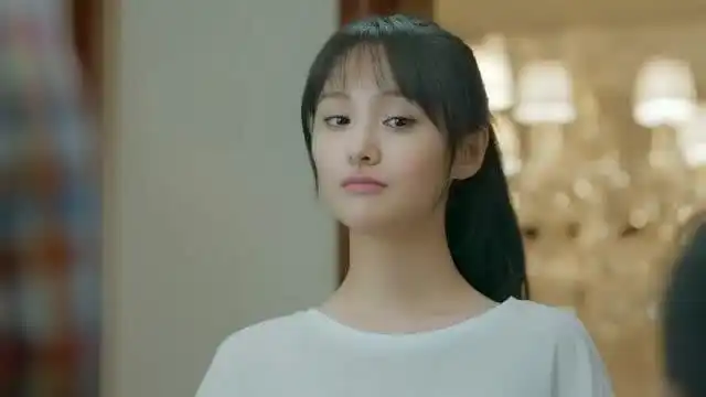 微微一笑很倾城小阳当着微微的面嫌弃曹光,曹光躺着也中枪