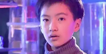 快乐星球28岁丁凯乐拍婚纱照,童年男神长大了撞脸杨洋