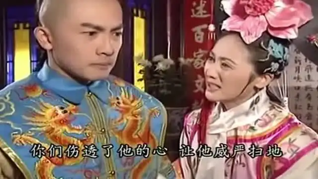 令妃拉住了头脑发热的五阿哥,劝他出宫,并且这样说