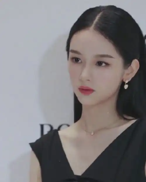 四代谋女郎的电影之夜倪妮刘浩存绝美,周冬雨评委,章子怡压轴
