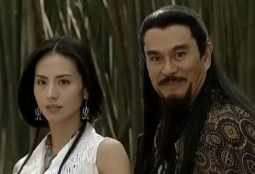 风云中游走在男子身边的女子,颜盈深知内心所要,孔慈却无能为力