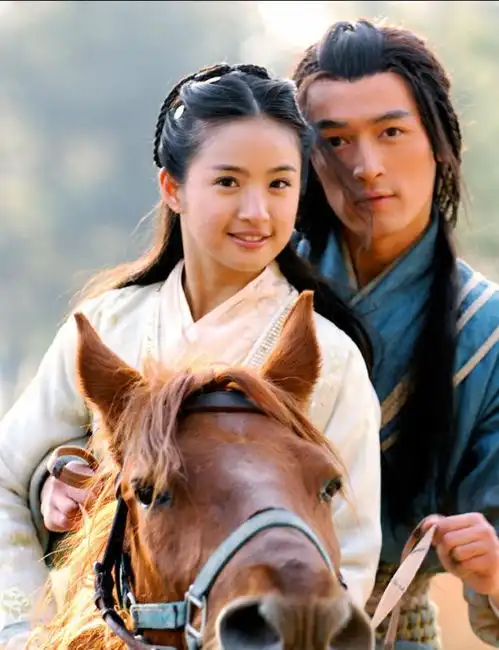 6大版本的黄蓉朱茵最美,翁美玲成经典,金庸最满意的却是周迅