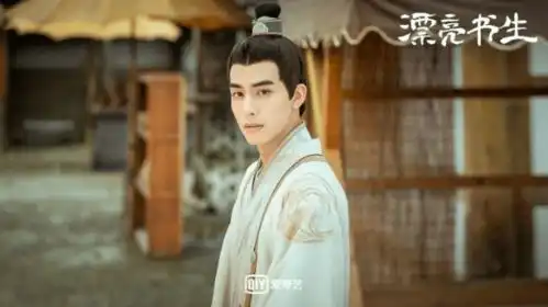 宋威龙戏精又沙雕的模样,却间接证实他真的从小帅到大