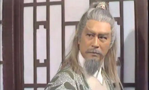 他凭借黄药师走红,81岁遭谢贤掌掴,如今83岁还亲自上阵吊威亚