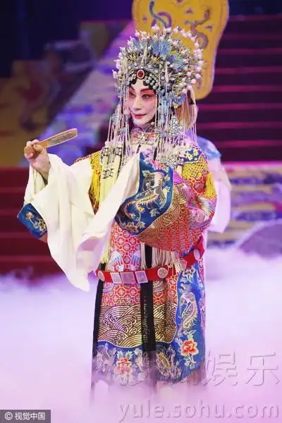 回顾梅葆玖舞台照京剧扮相雍容华贵
