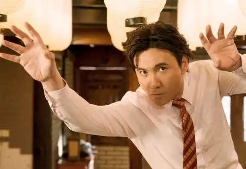 沈腾搞笑天赋确实有,幽默细胞也有,但差了点来源于生活的成分
