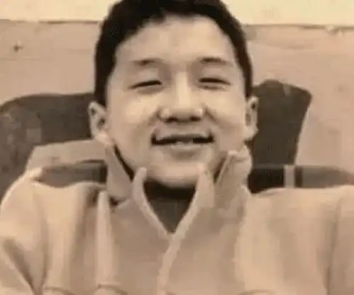 5位巨星的童年照,刘德华和朱茵很好认,认出最后一位才是大神