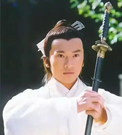 张无忌武功大成,为何不替张翠山夫妇报仇四个字生性懦弱
