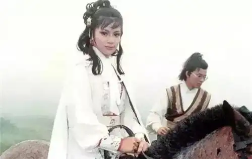 83版射雕英雄传幕后剧照周星驰像个小影迷,靖哥哥是个近视眼
