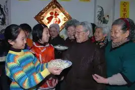 空巢不空四世同堂过小年