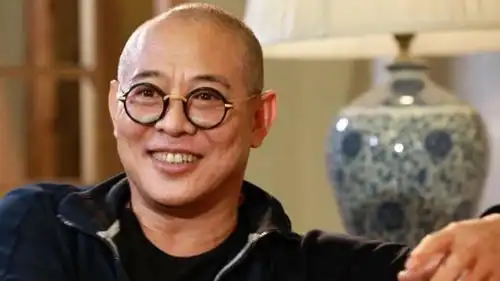 功夫皇帝李连杰光头近照破重病传闻精神状态佳
