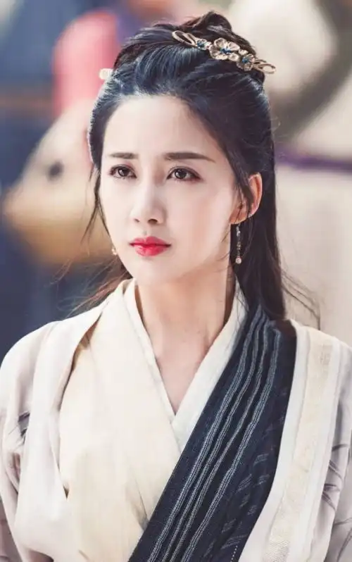 八张陈欣予的古装剧照中混进两个许龄月,你能很快的分辨出来吗