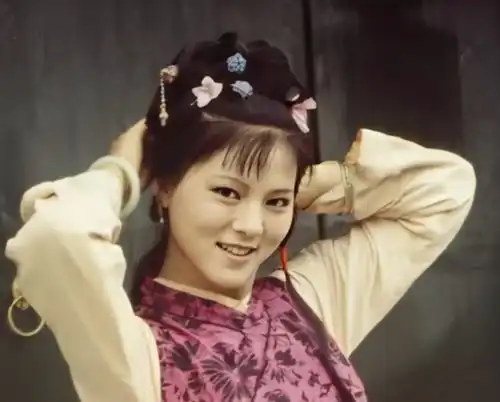 红楼梦里,王夫人与李嬷嬷眼中的狐媚子为何天差地别
