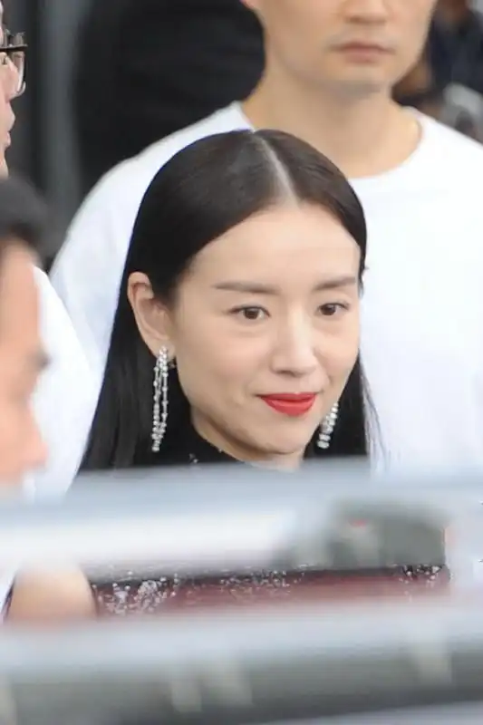 董洁参加活动,无修照片巨显老,皮肤松弛下垂颜值不堪回首