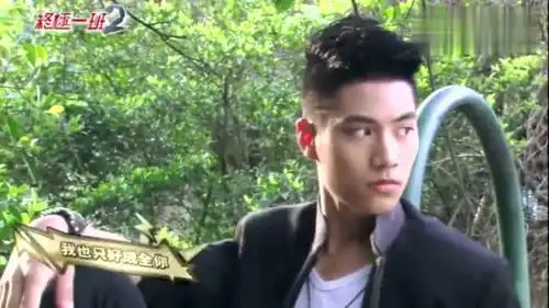 终极一班大东唱这个歌时候,真的让人听的好怀念,好热血
