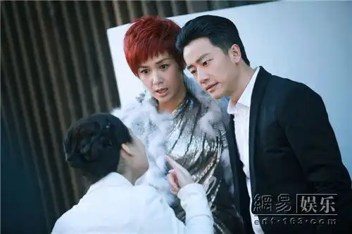 蒋雯丽黄轩女人帮大尺度谈情玩极致姐弟恋
