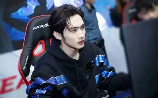 9位明星隐藏技能白鹿会韩语,罗云熙是手速大神,赵露思会古筝,吴磊太惊人哔哩哔哩
