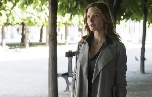 女人过了25岁,想要有高级感建议这件真丝衫,洋气端庄优雅