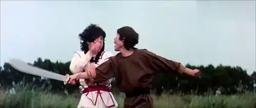 影视经典武侠片,老头下手狠辣,谁和他抢夺宝物,就是这样下场
