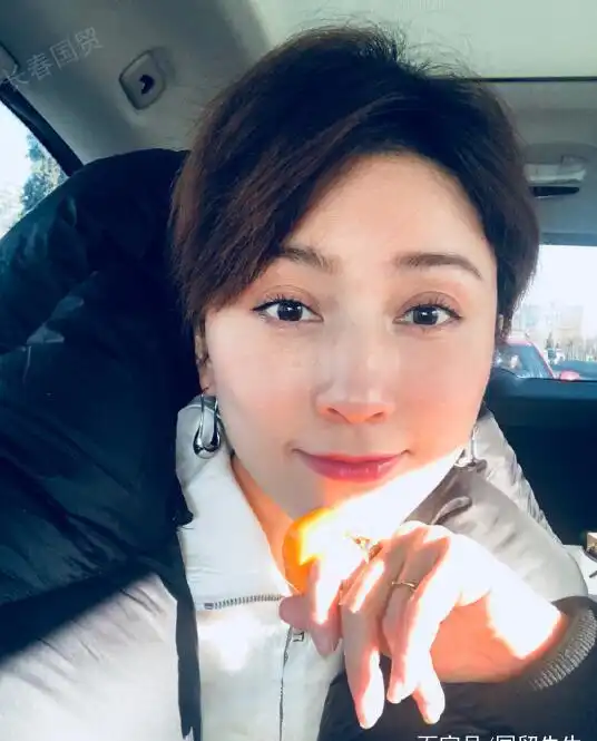 67岁导演尤小刚妻子近照曝光,两人相差30岁
