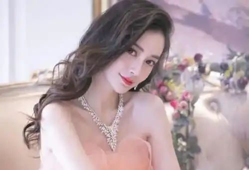 真放过了ab黄晓明同天官宣喜讯,女方疑好事将近,深夜相会被拍
