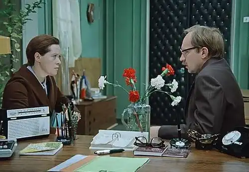 一部优秀喜剧电影,见证了女上司与男下属的爱情奇迹
