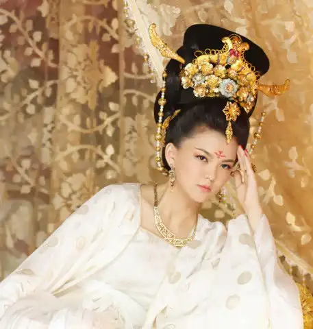 不想演武则天的女演员不是好演员盘点出演武则天的女神们
