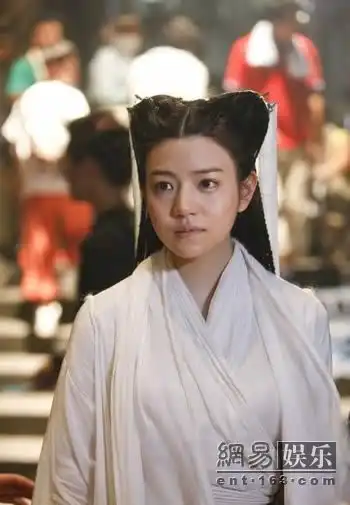 于正晒小龙女新剧照网友ps过度像白素贞
