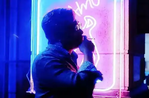 爱情神话中徐峥与马伊琍看话剧的安福路