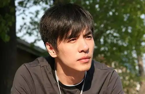 现如今的铠甲勇士,男主吴建飞人气不在,他居然成了新闻主播
