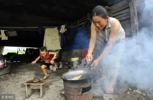 虽然蜗居桥底但有一个不离不弃的妻子和三个可爱的儿子,他很满足