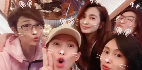 蔡少芬晒与好友聚会照朱茵颜值重回巅峰,却被身后的洪欣抢镜