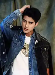 已经怀孕晚期肚子都大了,婚礼还没办
