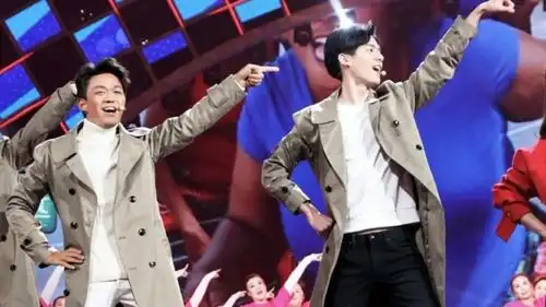 湖南卫视华人春晚唐人街探案2剧组带领全民扭腰舞起来,