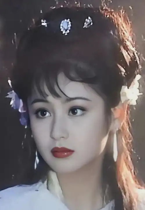 1988年,陈红拍聊斋的造型,那年20岁皮肤光滑样子楚楚动人

