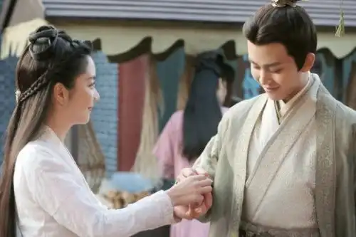 锦衣之下严世藩与林菱早就相识,翟兰叶不能嫁严世藩原来是因为林菱