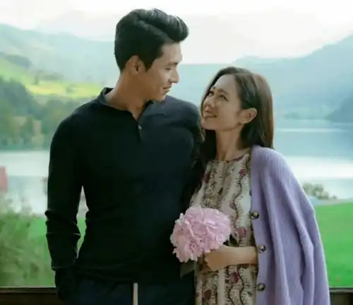 40岁孙艺珍成人生赢家嫁给初恋玄彬配一脸,合影穿印花裙好娇羞
