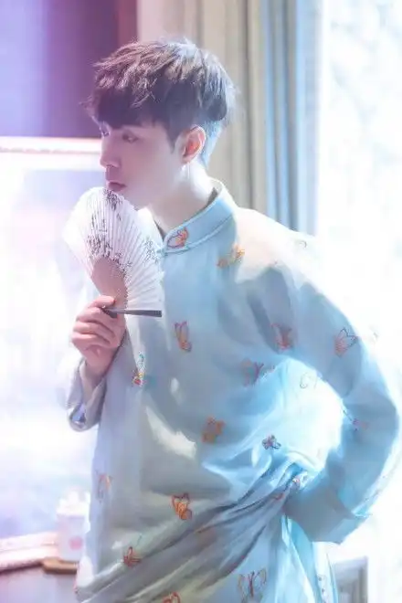 吴磊新剧沙海即将上线,张艺兴特邀出演上热搜,光芒更胜主演