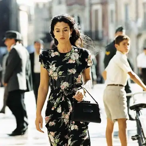 意大利的国宝级女星莫妮卡贝鲁奇近照颜值崩塌美人迟暮
