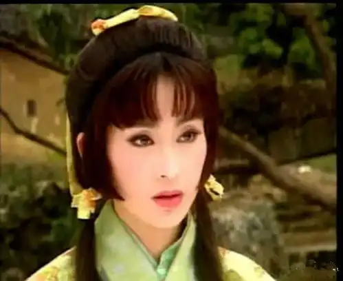 她被称为香港四大尤物之一,曾是最美星女郎,更是无数人心中的梦中情人