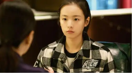 如何评价李庚希的长相对比其他小花,李庚希的演技如何
