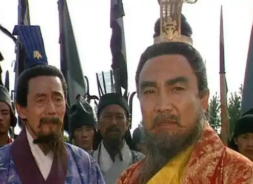 曹操处死吕布,为何要问身后的刘备,而不问身边的郭嘉
