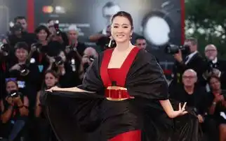巩俐女皇装亮相电影节外国大叔秒变小迷弟,这谁顶得住
