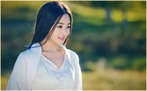 张含韵怎么年龄大了反而这么多资源
