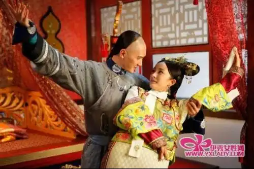 宫杨幂和冯绍峰的剧照
