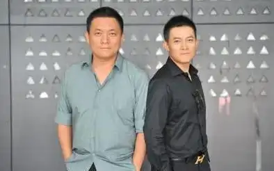 19岁与导演私奔,裸婚住地下室连生3胎,今丈夫用整部剧捧红她
