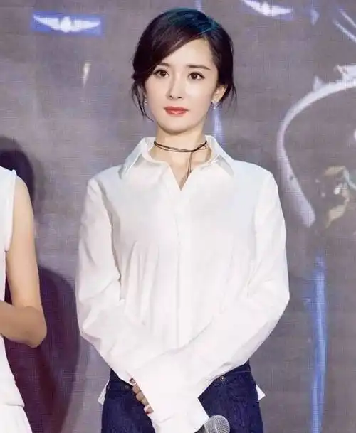 当86年的杨幂和82年的王鸥同穿白衬衫,网友谁是女神一目了然